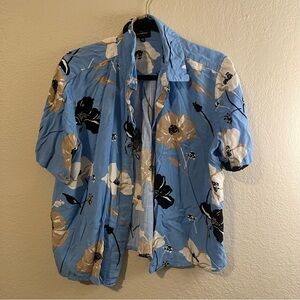 Who What Wear Baby blue floral short sleeve button up collared blouse XXL